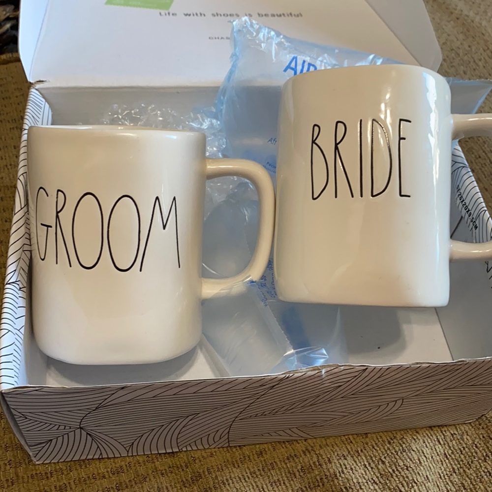 Rae Dunn mugs!